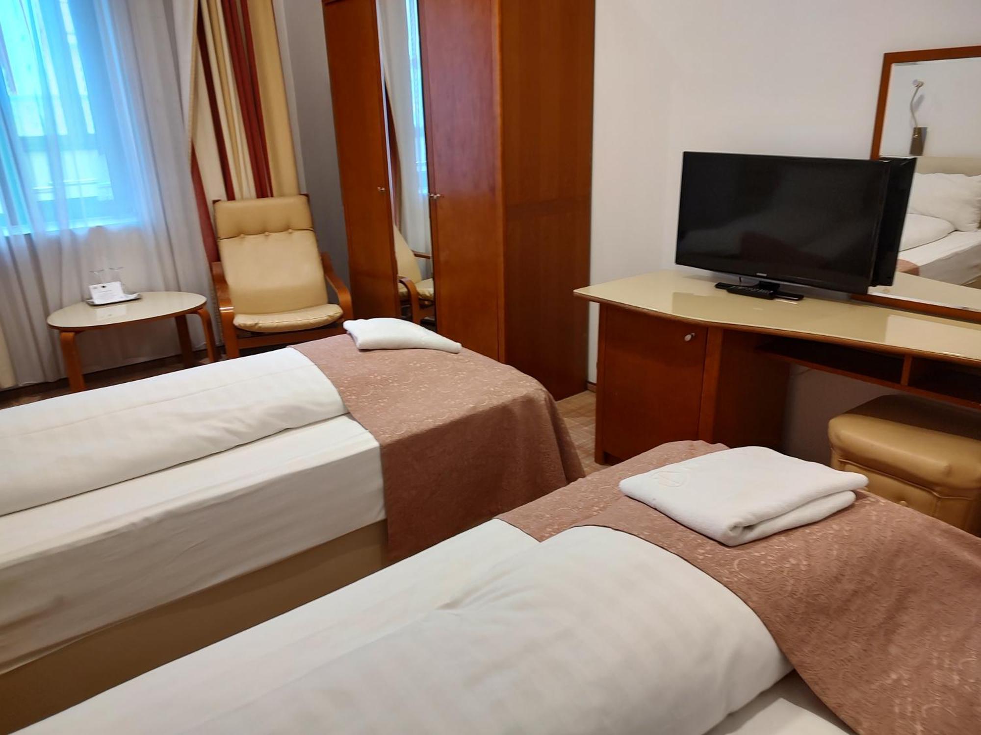 Hotel Dana 2 Сату-Маре Екстер'єр фото