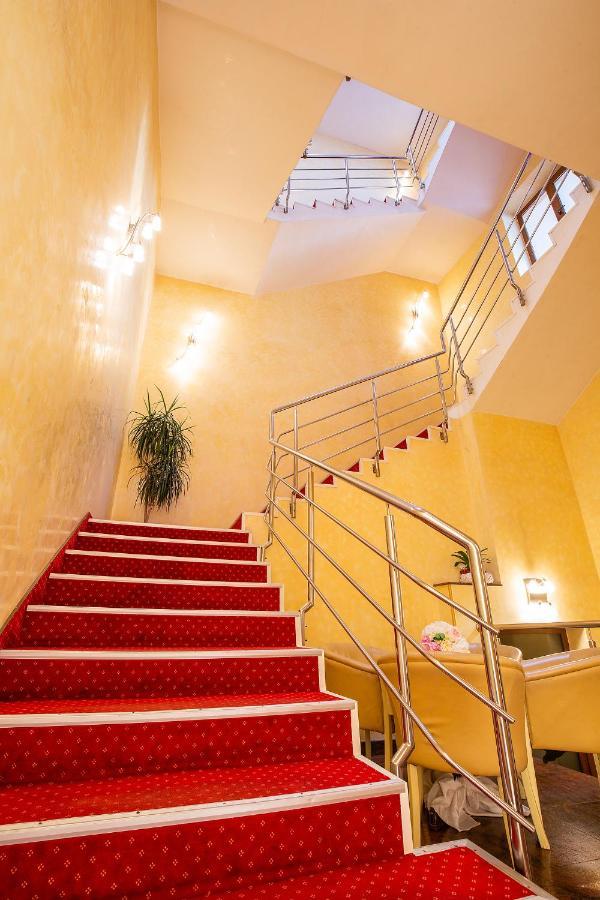 Hotel Dana 2 Сату-Маре Екстер'єр фото