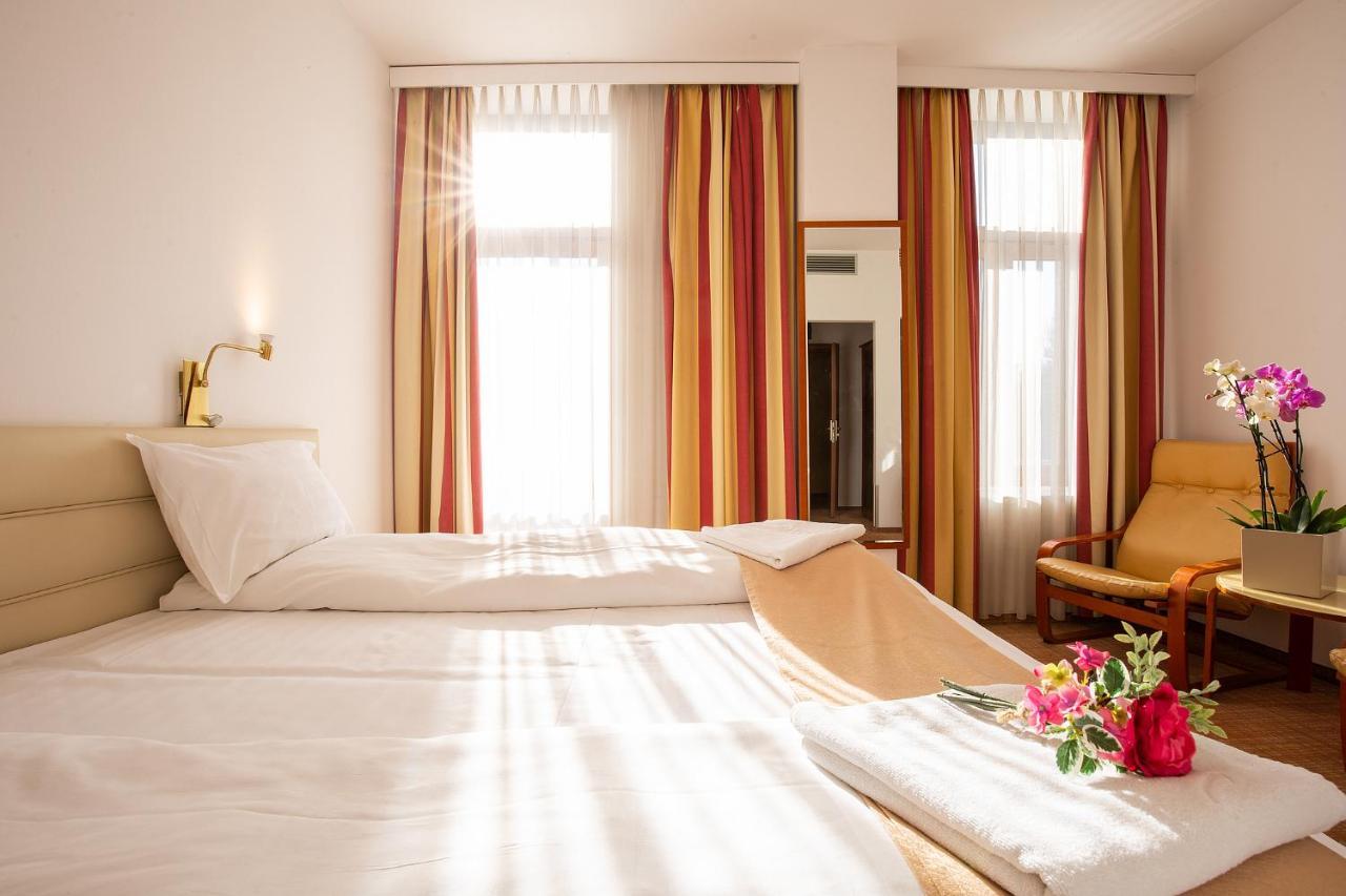 Hotel Dana 2 Сату-Маре Екстер'єр фото