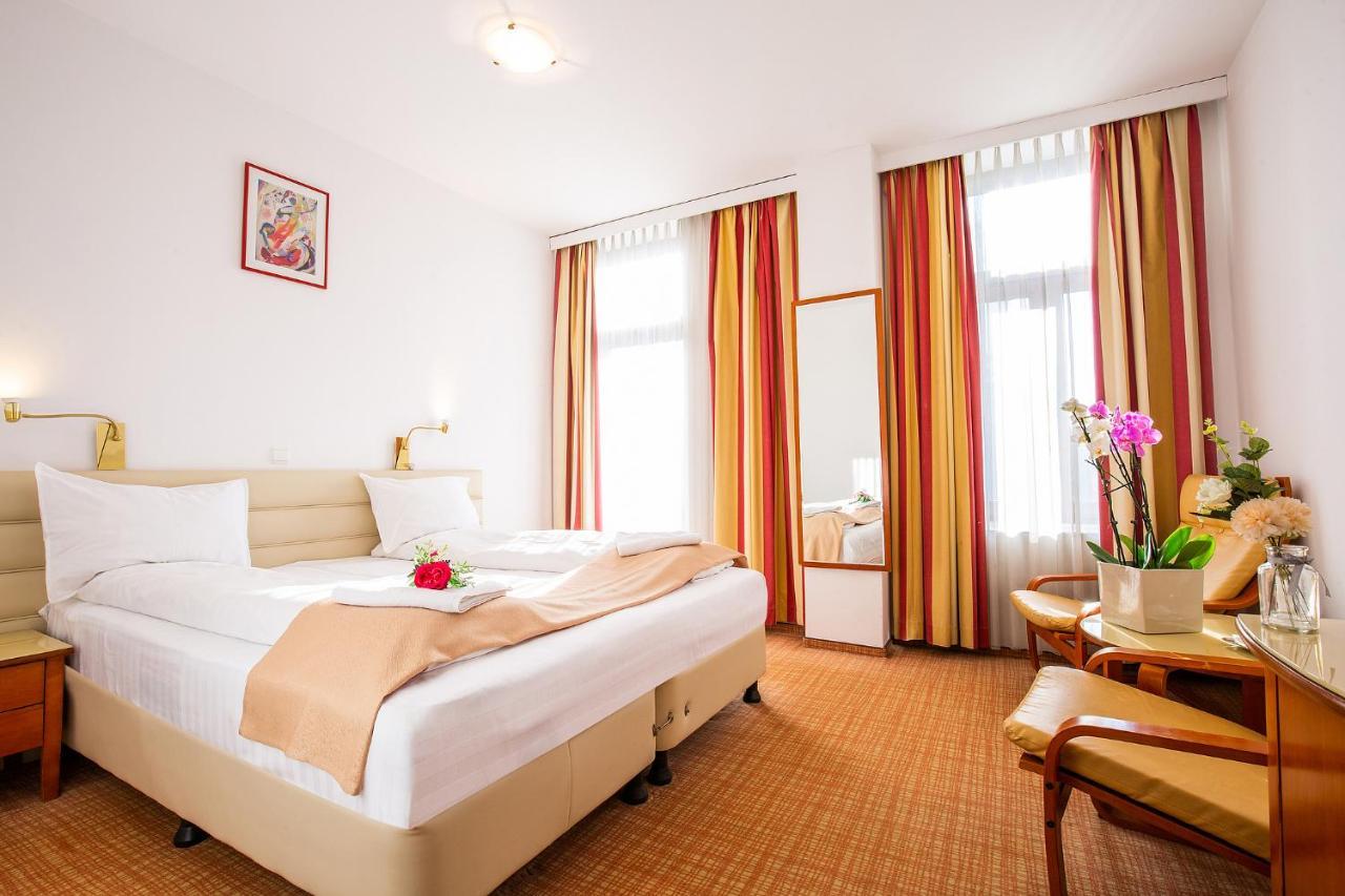 Hotel Dana 2 Сату-Маре Екстер'єр фото