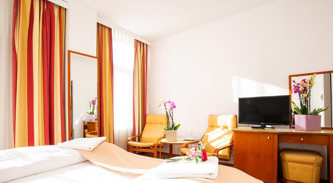 Hotel Dana 2 Сату-Маре Екстер'єр фото