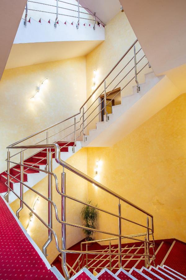 Hotel Dana 2 Сату-Маре Екстер'єр фото